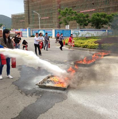 财务处参加消防演练 提高消防安全意识.jpg